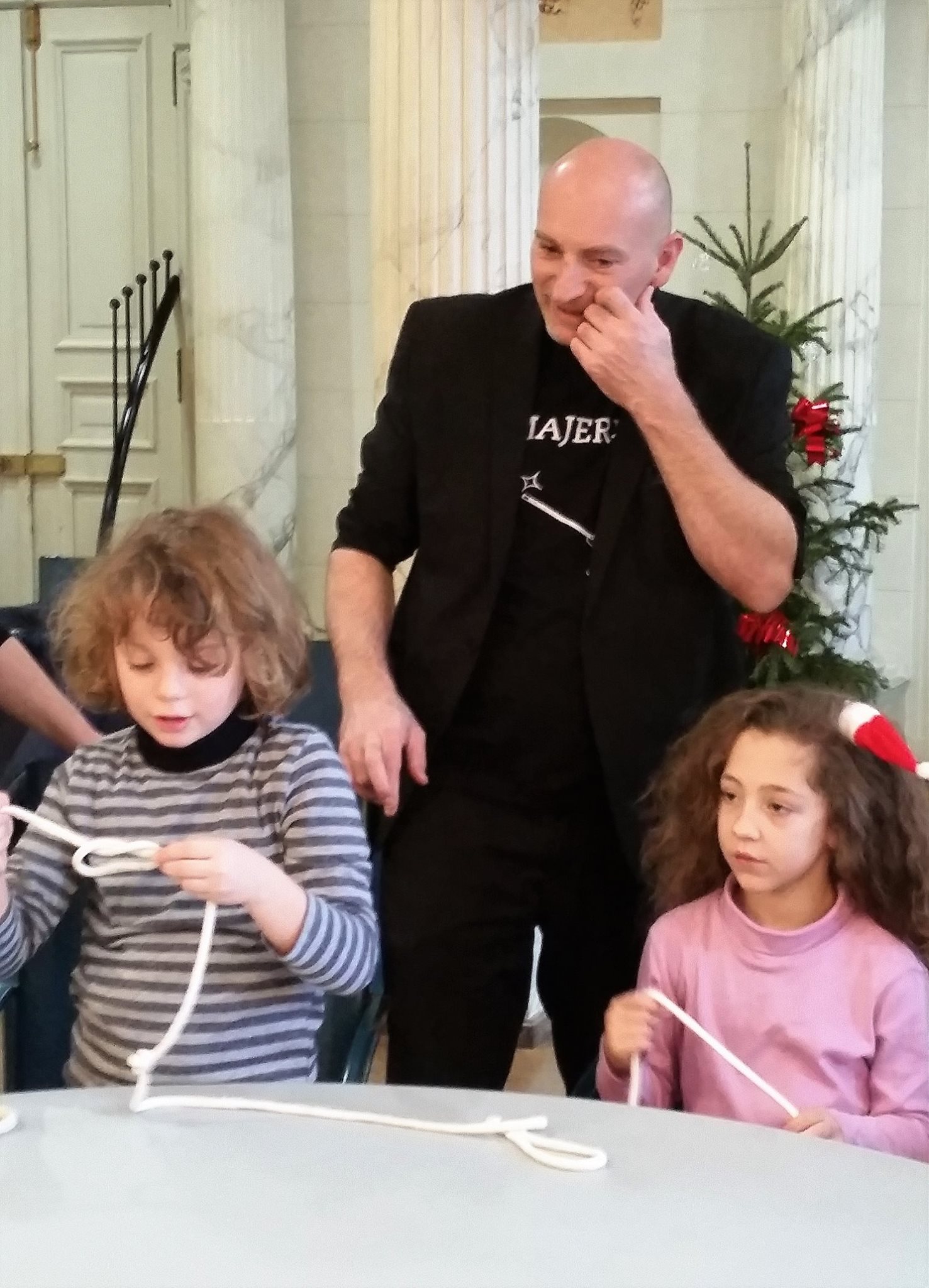 Atelier Magie avec Majerik Votre Magicien. Magie anniversaire enfant. Vesoul
