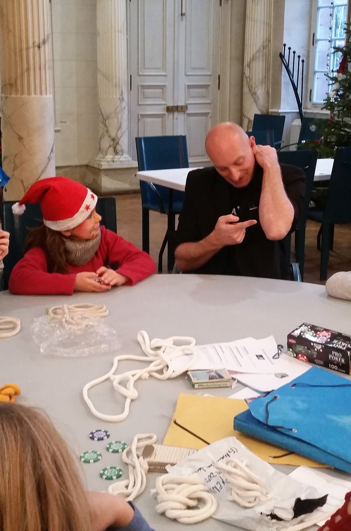 Atelier Magie avec Majerik Votre Magicien. Magie anniversaire enfant. Bourg