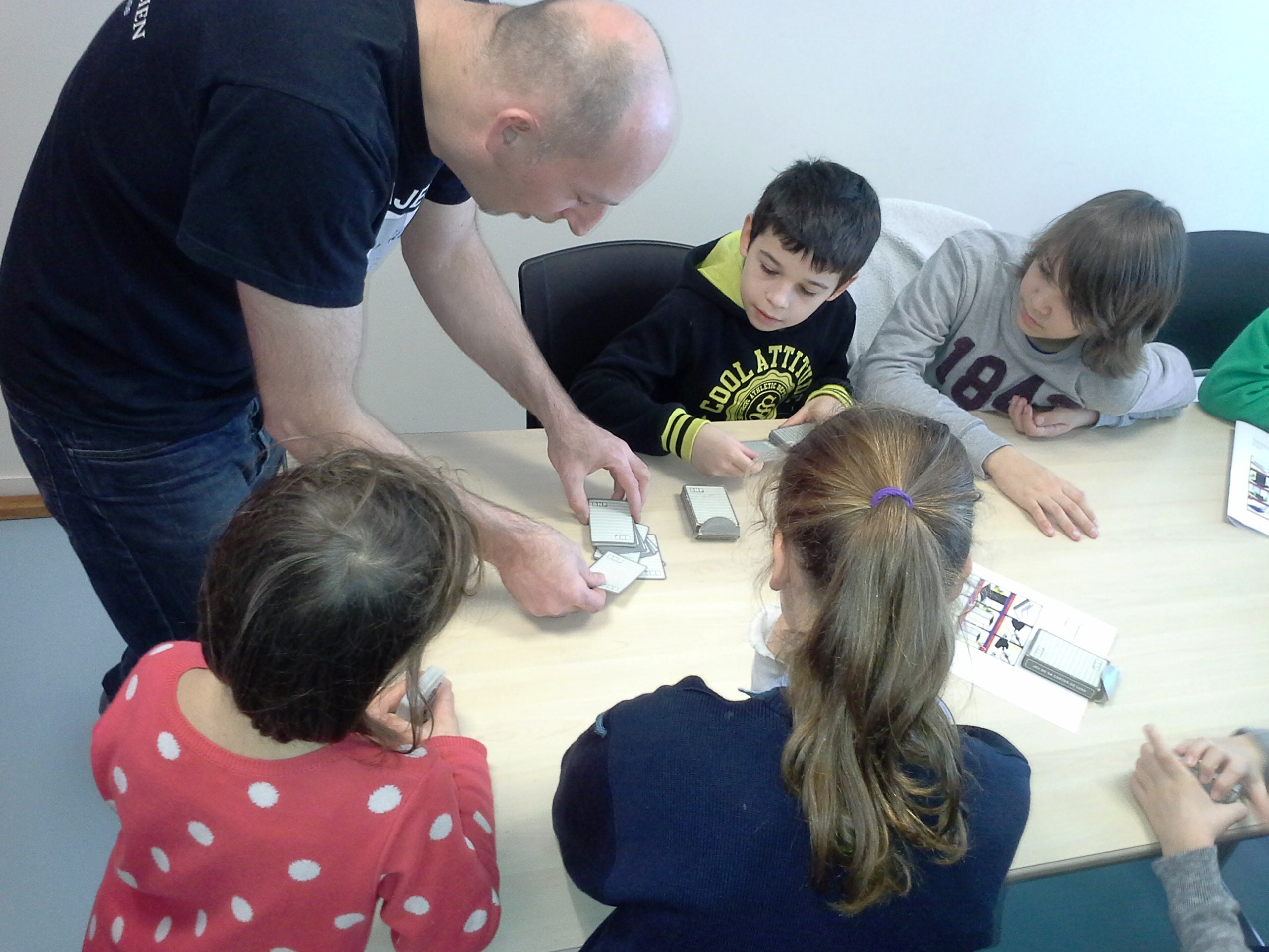 Atelier cartes cours de magie avec Majerik. Lyon